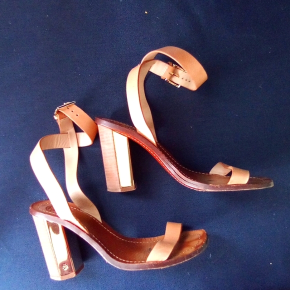 Tory Burch Shoes - Tory Burch nude leather shoes